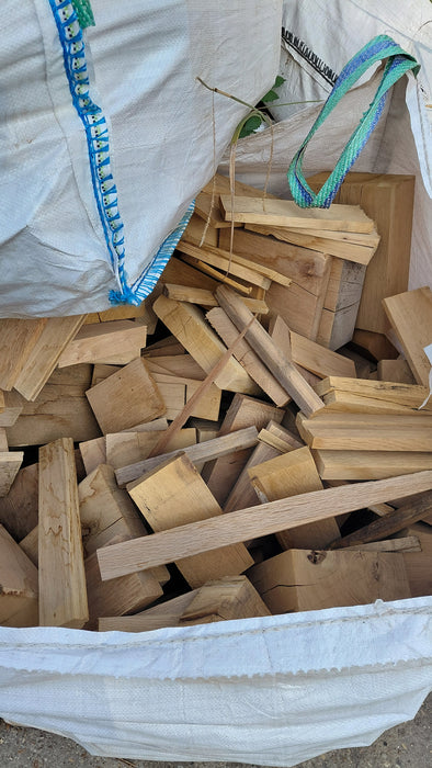 Hardwood Oak Blocks & Offcuts – Firewood – Large Builder’s Bag – COLLECTION ONLY