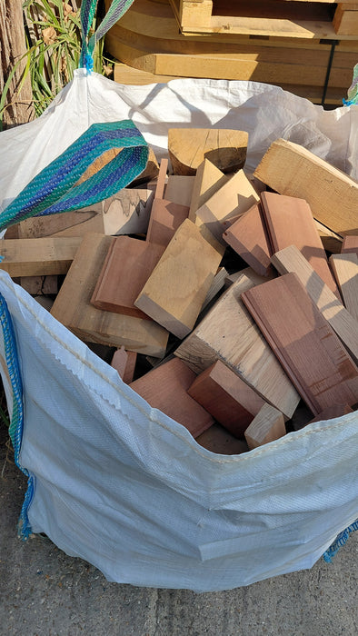 Hardwood Oak Blocks & Offcuts – Firewood – Large Builder’s Bag – COLLECTION ONLY