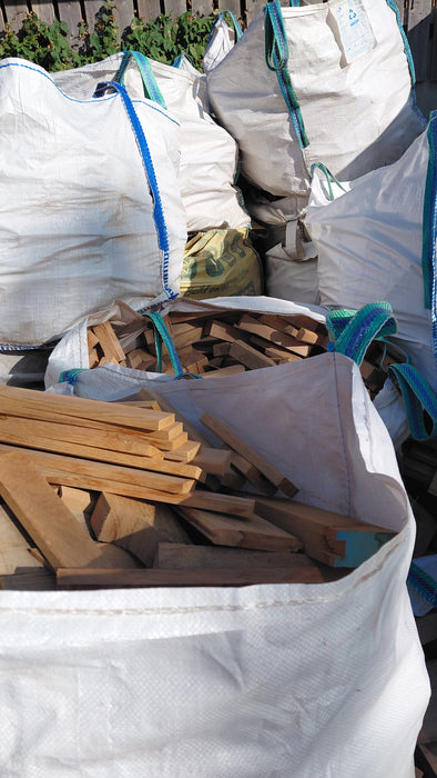 Hardwood Oak Blocks & Offcuts – Firewood – Large Builder’s Bag – COLLECTION ONLY