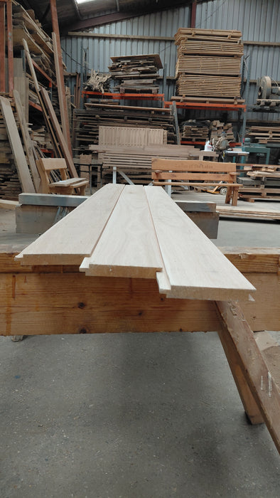 Premium European Oak Shadow Gap Cladding
