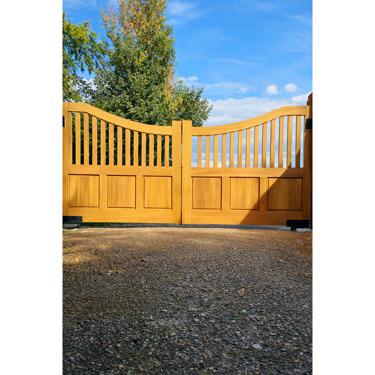 Bespoke Prestige Wooden Driveway Gate — J&R Woodcraft